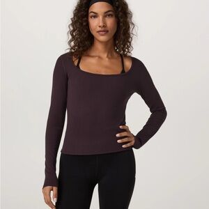 Vuori Women’s Scoop Halo Top in Raisin